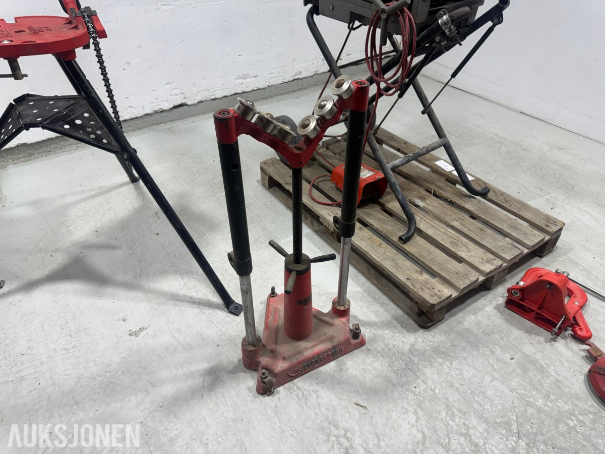 RIDGID 300 Compact rørgjengemaskin med rørverktøy og stativer