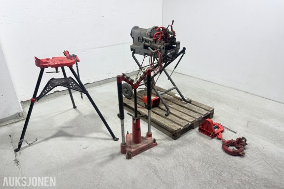 RIDGID 300 Compact rørgjengemaskin med rørverktøy og stativer