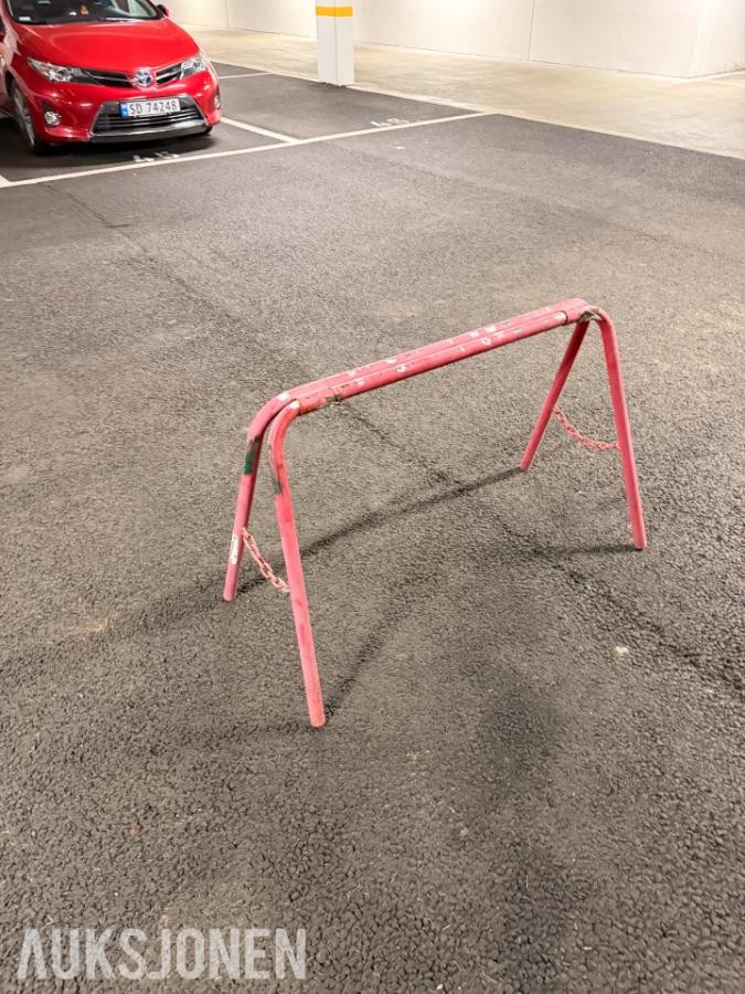 37 stk. solide arbeidsbukker i stål