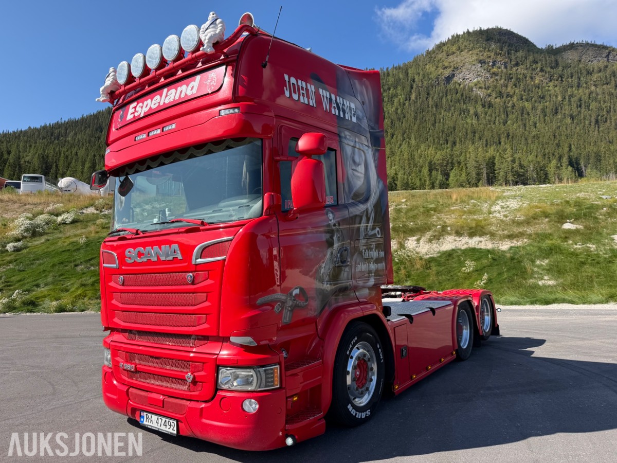 Scania R 580. Motivlakkert, Heltrukket innvendig, Manuell ++