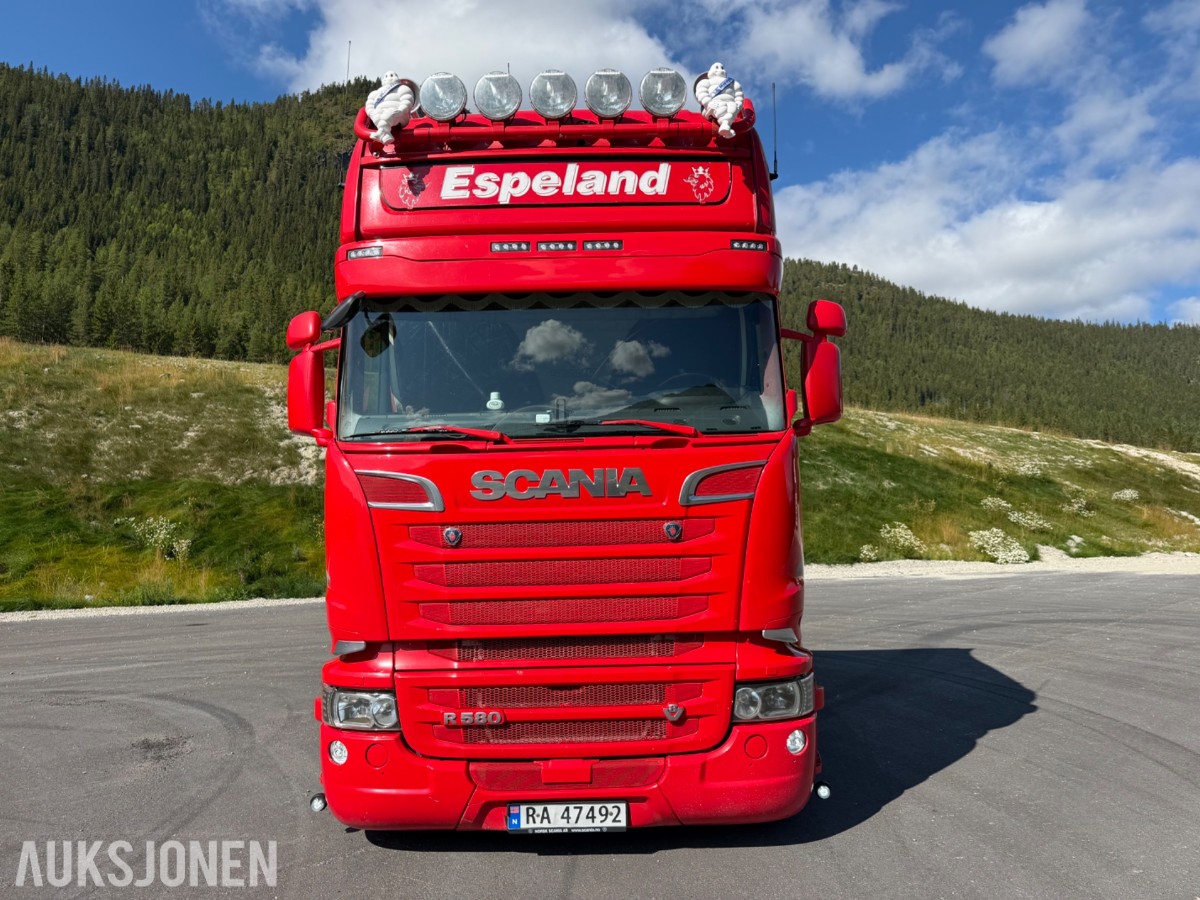 Scania R 580. Motivlakkert, Heltrukket innvendig, Manuell ++