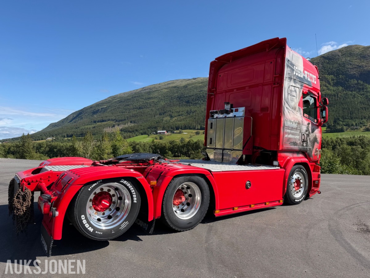 Scania R 580. Motivlakkert, Heltrukket innvendig, Manuell ++