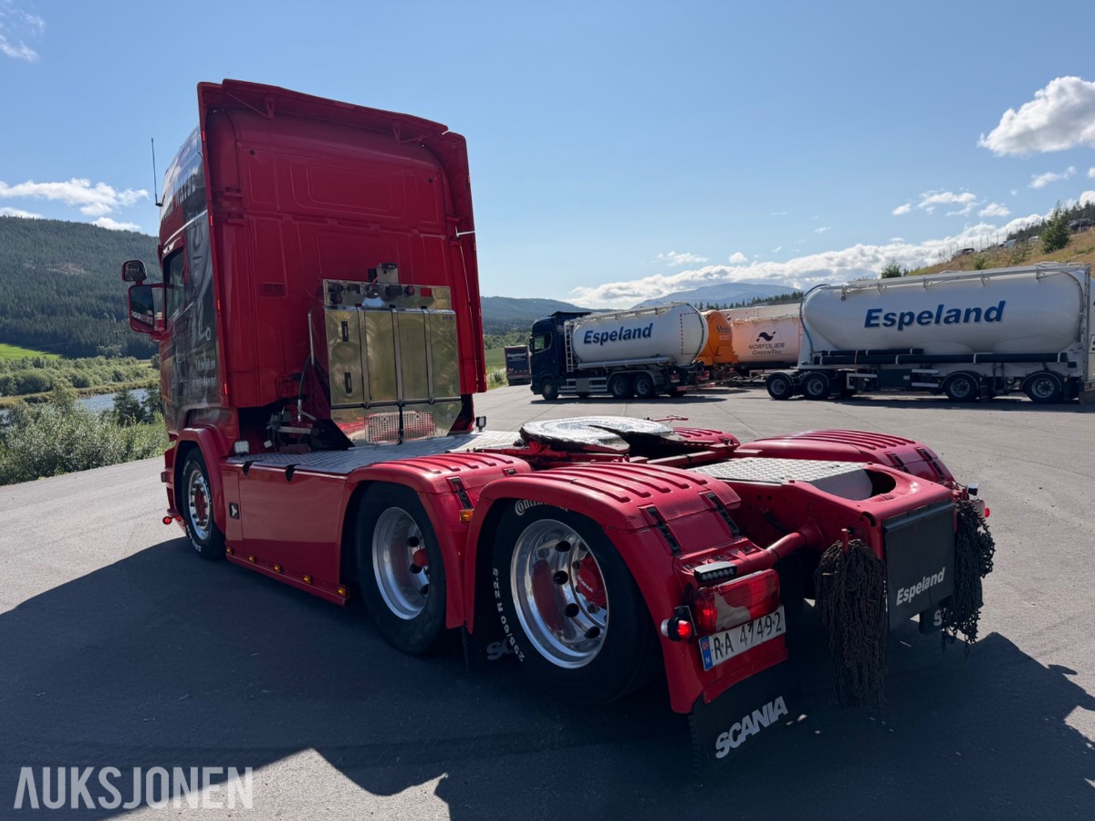 Scania R 580. Motivlakkert, Heltrukket innvendig, Manuell ++