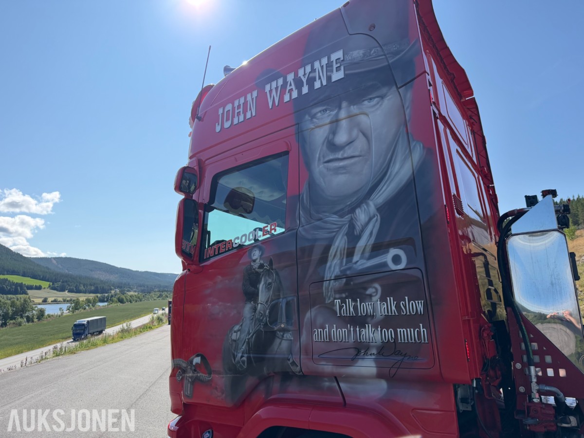 Scania R 580. Motivlakkert, Heltrukket innvendig, Manuell ++