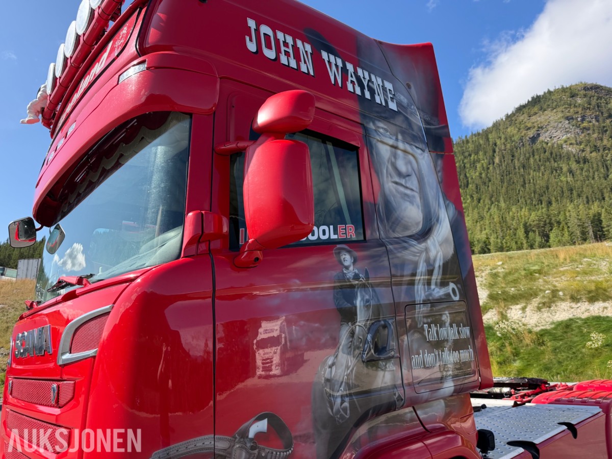 Scania R 580. Motivlakkert, Heltrukket innvendig, Manuell ++
