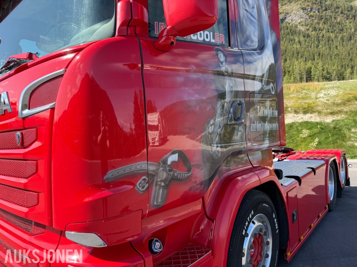 Scania R 580. Motivlakkert, Heltrukket innvendig, Manuell ++