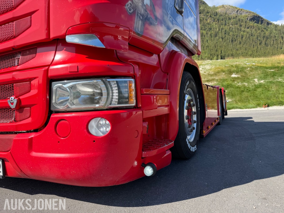 Scania R 580. Motivlakkert, Heltrukket innvendig, Manuell ++