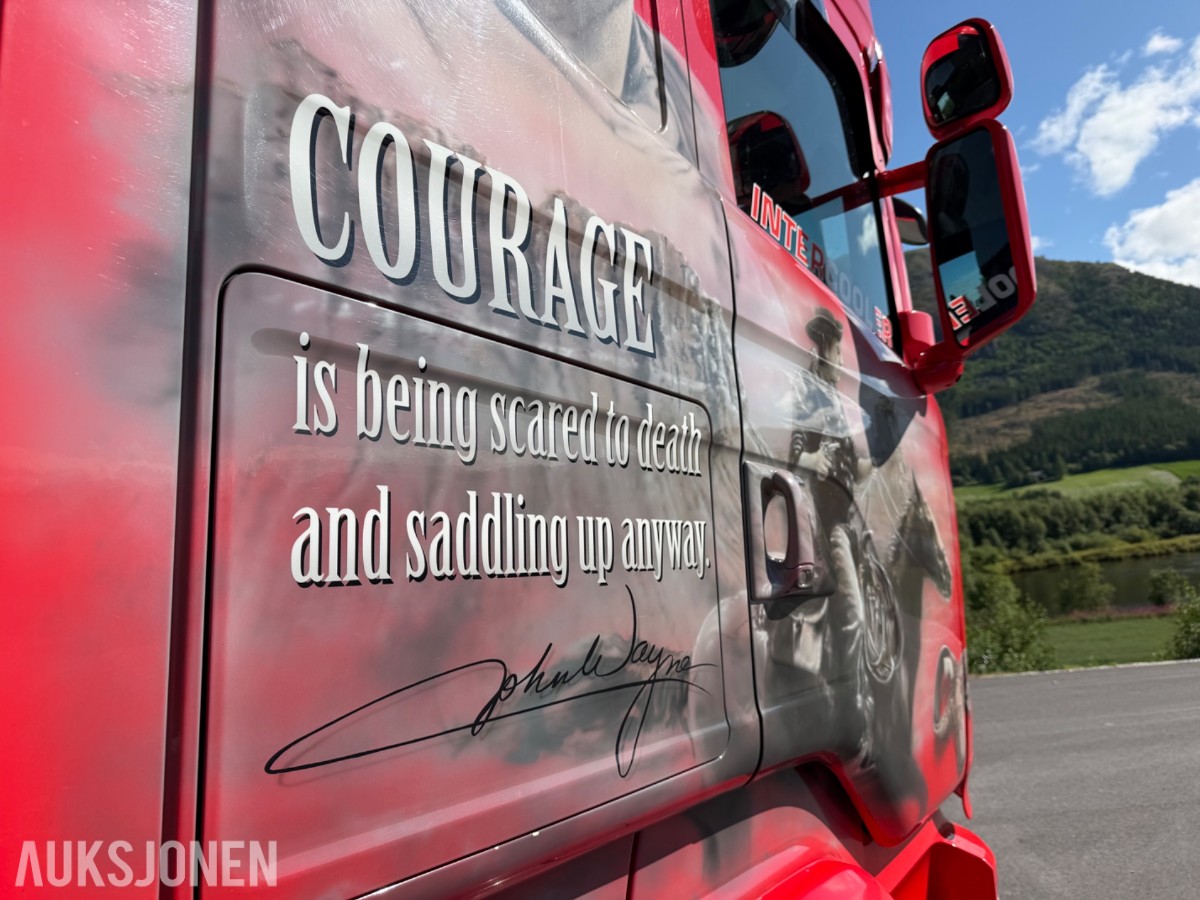 Scania R 580. Motivlakkert, Heltrukket innvendig, Manuell ++