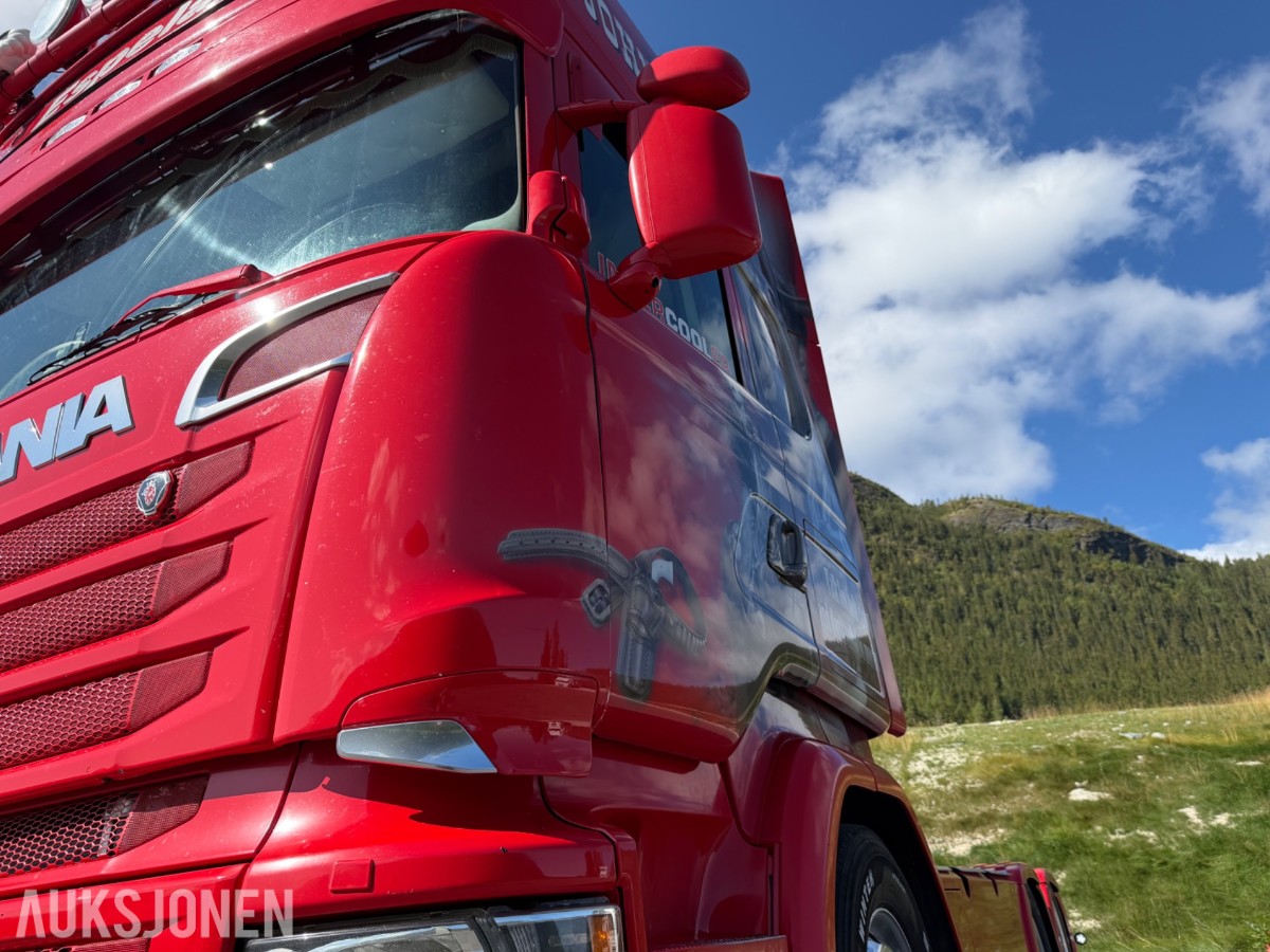 Scania R 580. Motivlakkert, Heltrukket innvendig, Manuell ++
