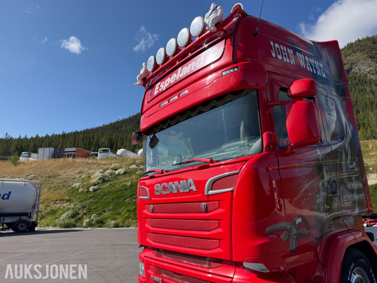 Scania R 580. Motivlakkert, Heltrukket innvendig, Manuell ++