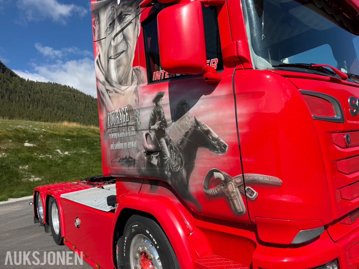 Scania R 580. Motivlakkert, Heltrukket innvendig, Manuell ++