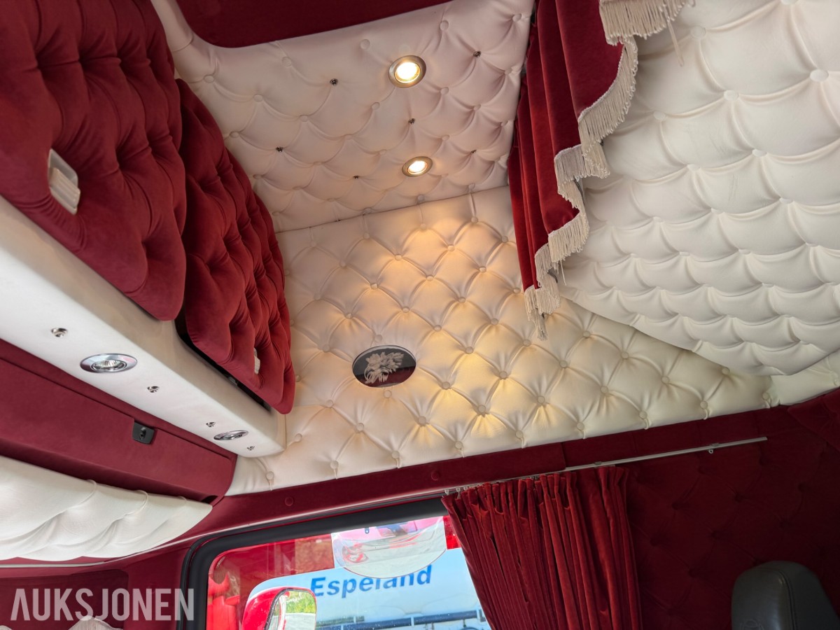 Scania R 580. Motivlakkert, Heltrukket innvendig, Manuell ++