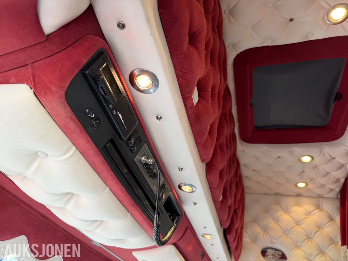 Scania R 580. Motivlakkert, Heltrukket innvendig, Manuell ++