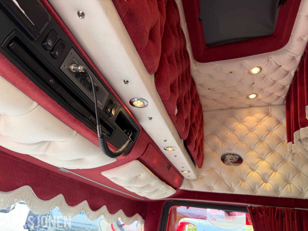 Scania R 580. Motivlakkert, Heltrukket innvendig, Manuell ++