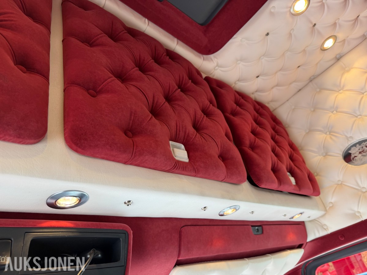 Scania R 580. Motivlakkert, Heltrukket innvendig, Manuell ++
