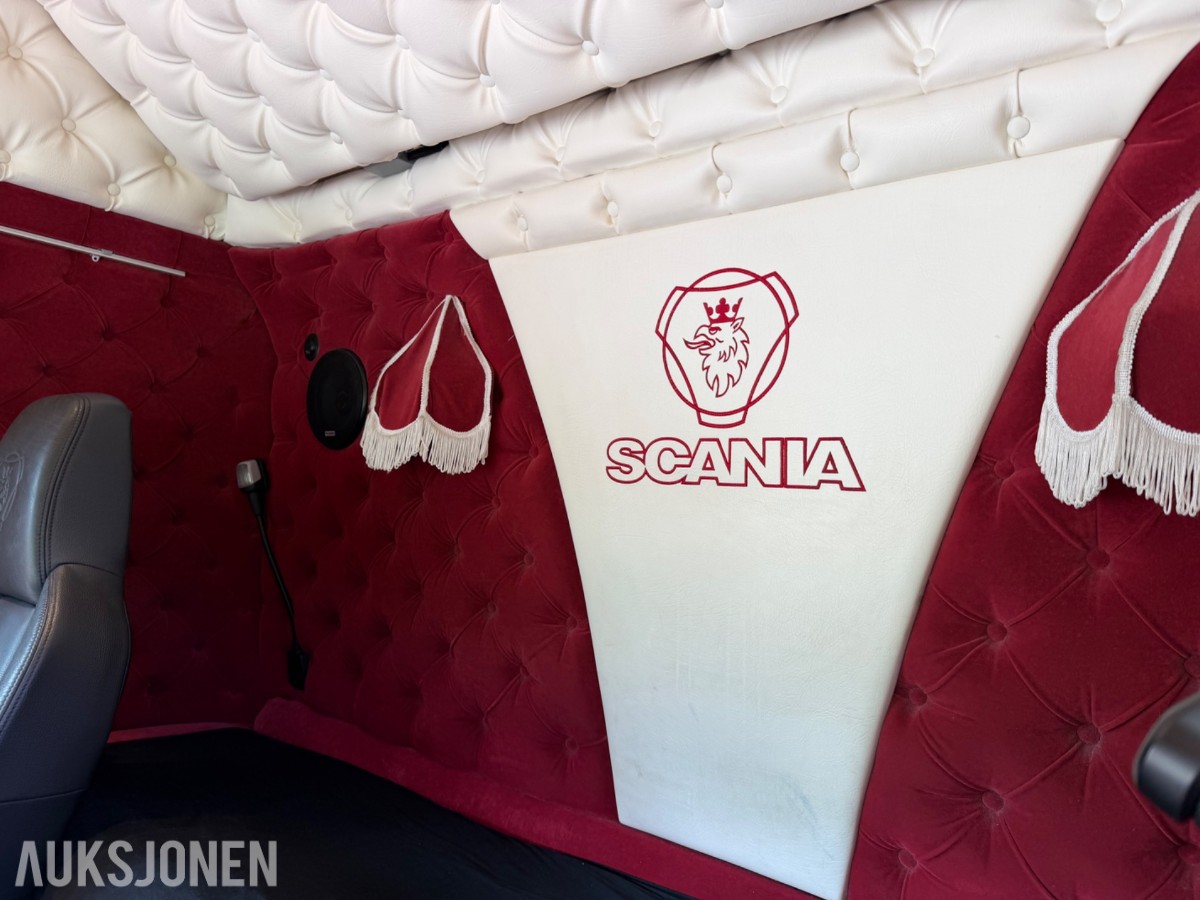Scania R 580. Motivlakkert, Heltrukket innvendig, Manuell ++
