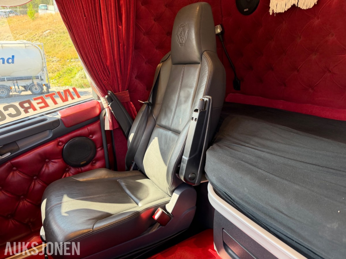 Scania R 580. Motivlakkert, Heltrukket innvendig, Manuell ++