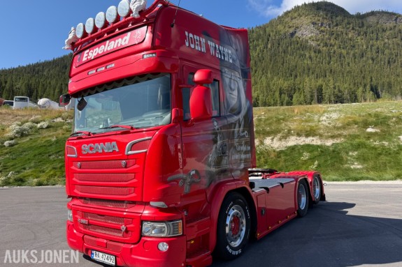 Scania R 580. Motivlakkert, Heltrukket innvendig, Manuell ++