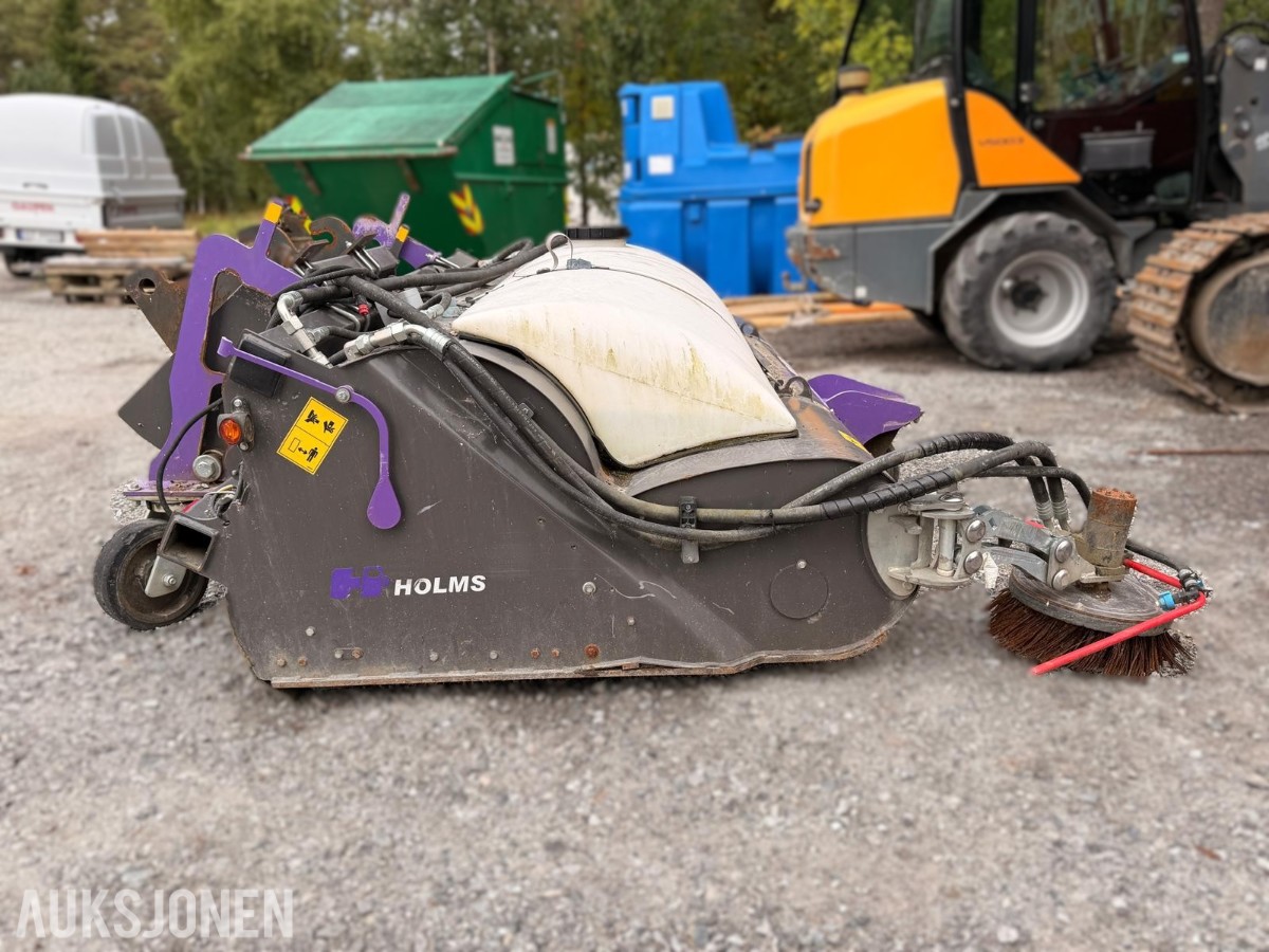 2020 Holms PL-2,15 feiemaskin med vanntank og sidebørste