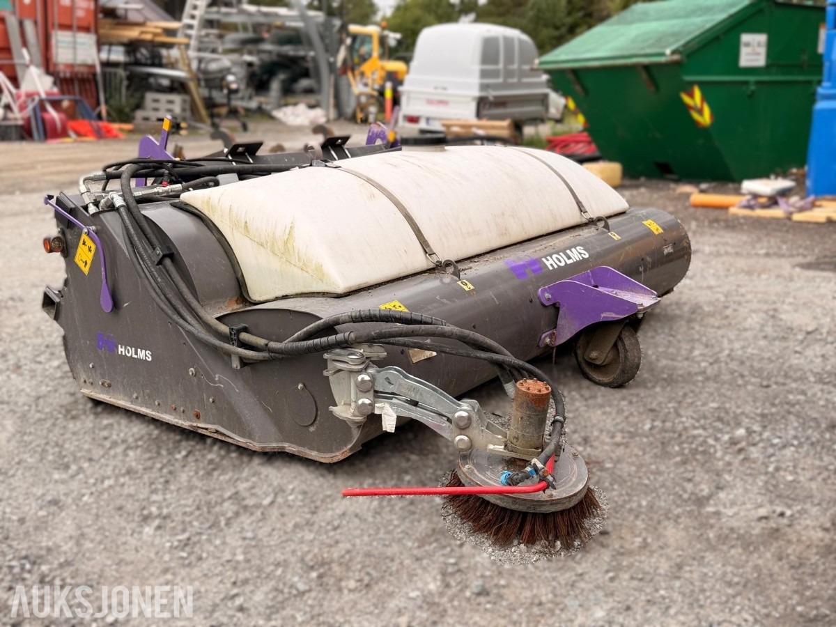 2020 Holms PL-2,15 feiemaskin med vanntank og sidebørste