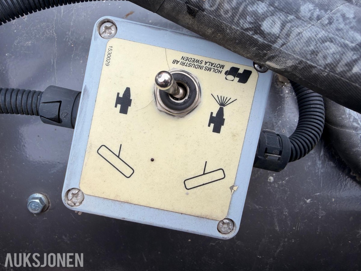 2020 Holms PL-2,15 feiemaskin med vanntank og sidebørste