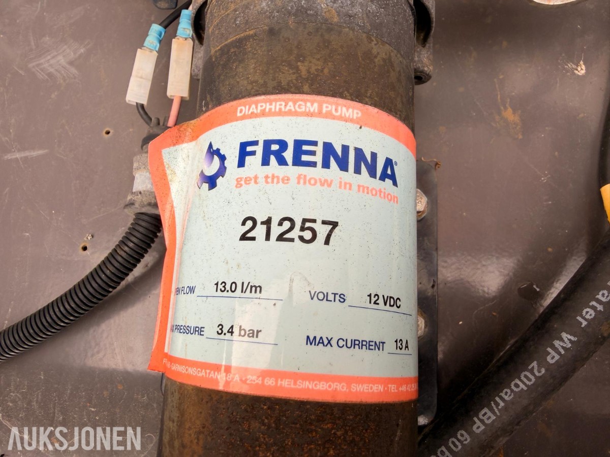 2020 Holms PL-2,15 feiemaskin med vanntank og sidebørste