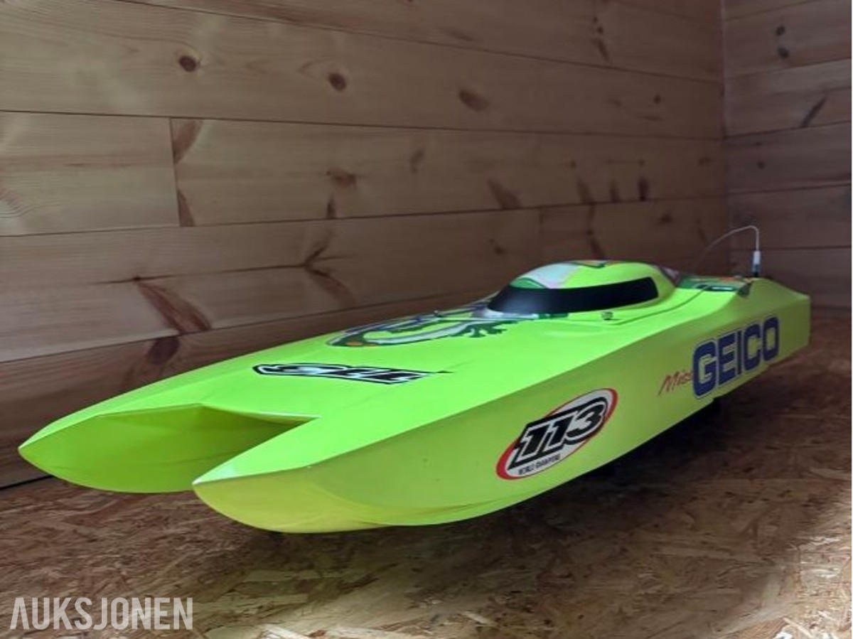 Fjernstyrt racerbåt - Geico Jae