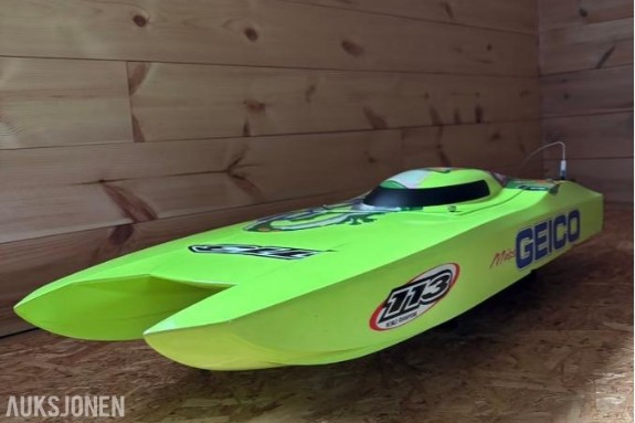 Fjernstyrt racerbåt - Geico Jae