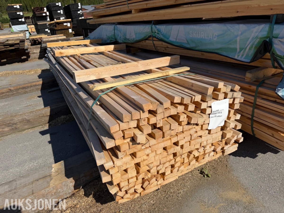 Furu. Pakke med utsorterte varianter materialer.