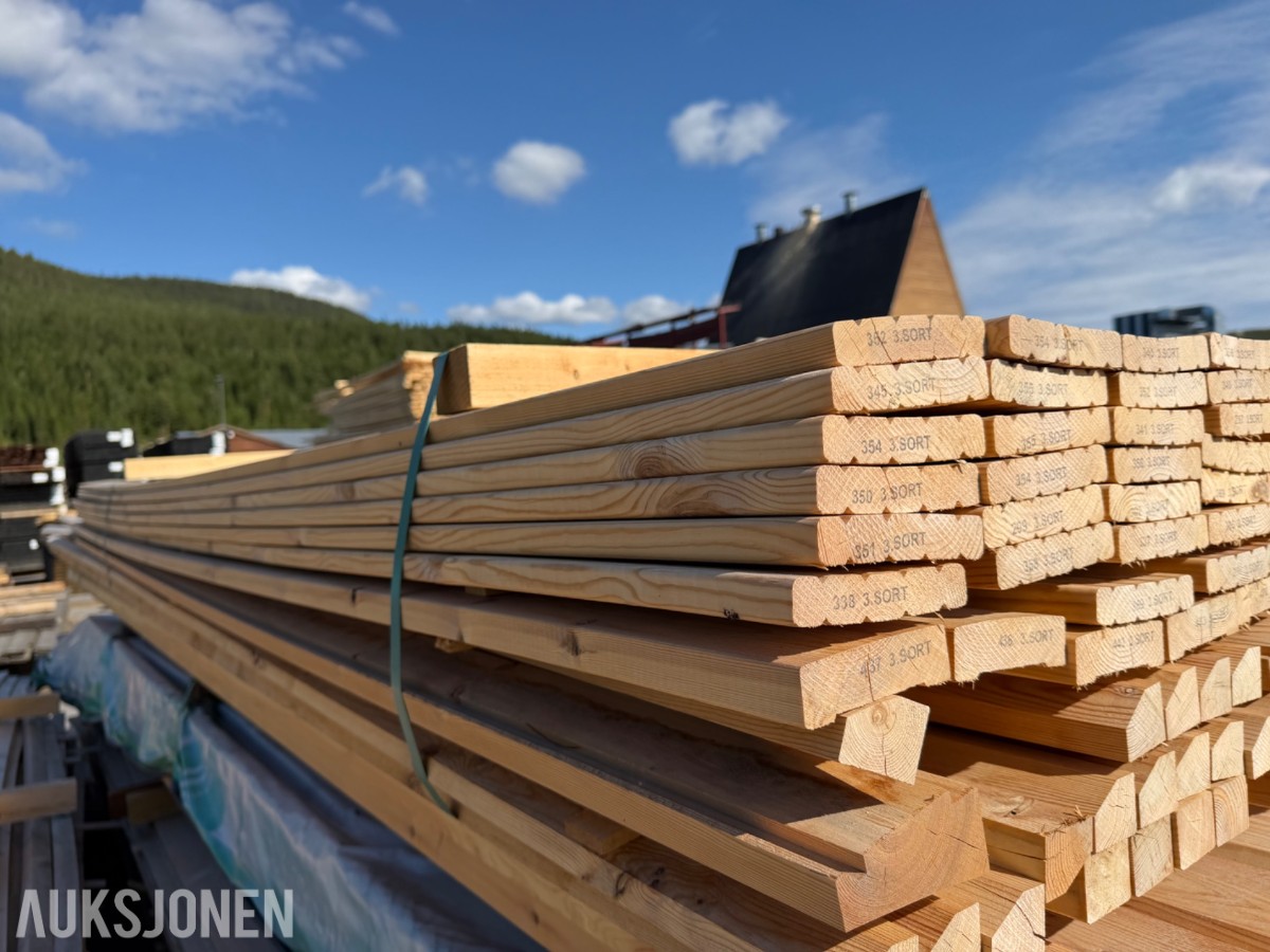 Furu. Pakke med utsorterte varianter materialer.