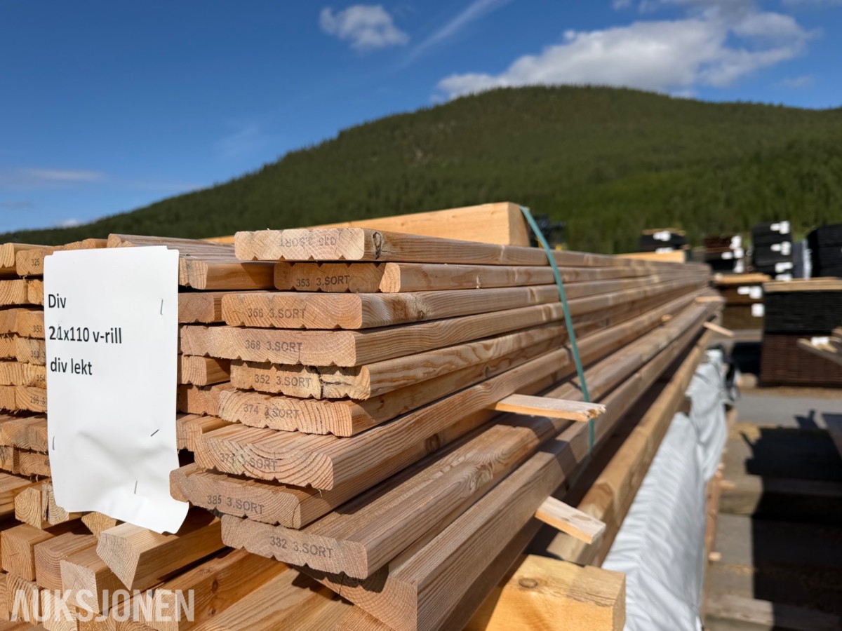 Furu. Pakke med utsorterte varianter materialer.