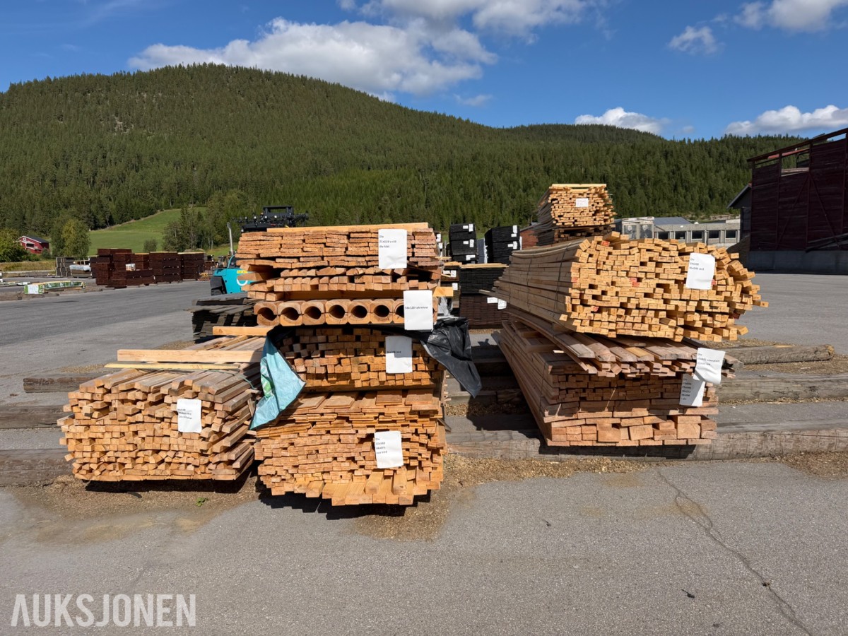 Furu. Pakke med utsorterte varianter materialer.