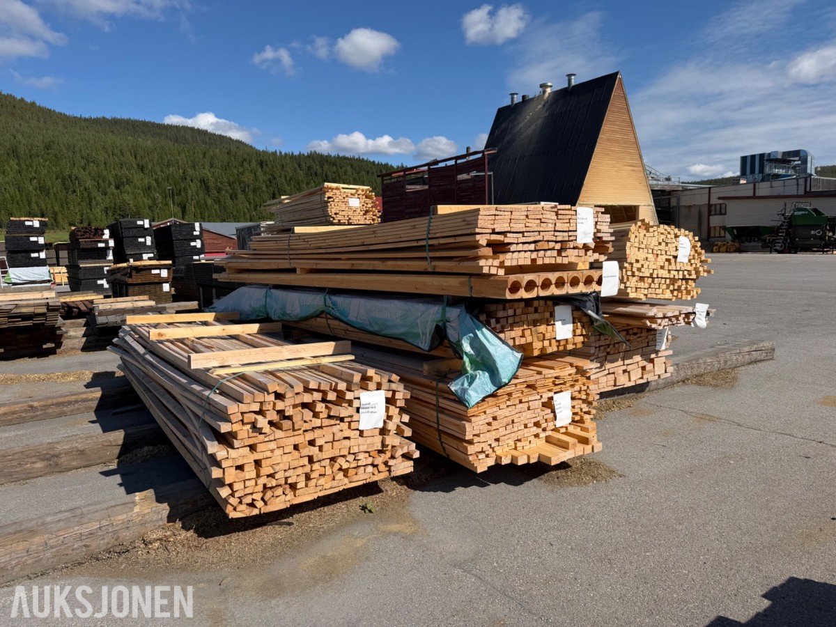 Furu. Pakke med utsorterte varianter materialer.