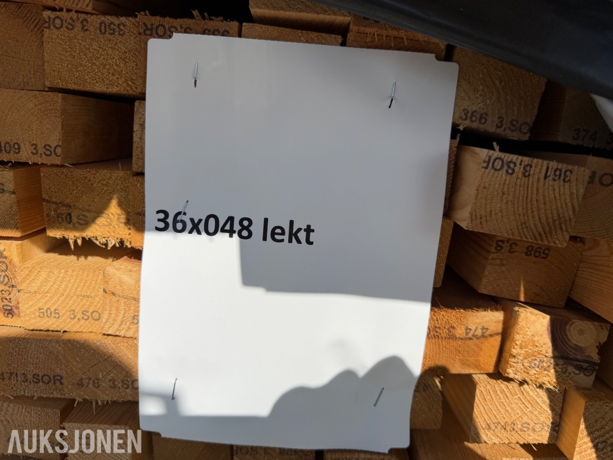 Furu. Pakke med utsorterte varianter materialer.