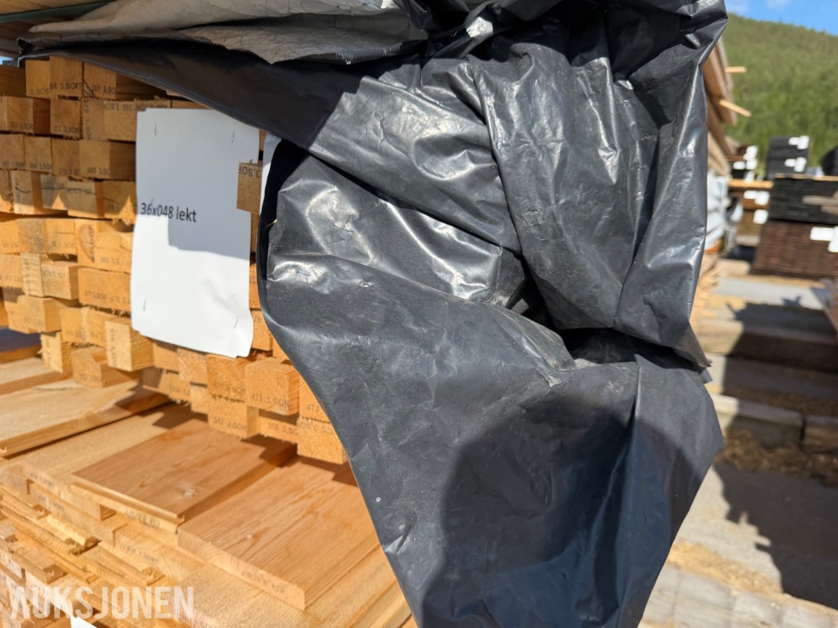Furu. Pakke med utsorterte varianter materialer.