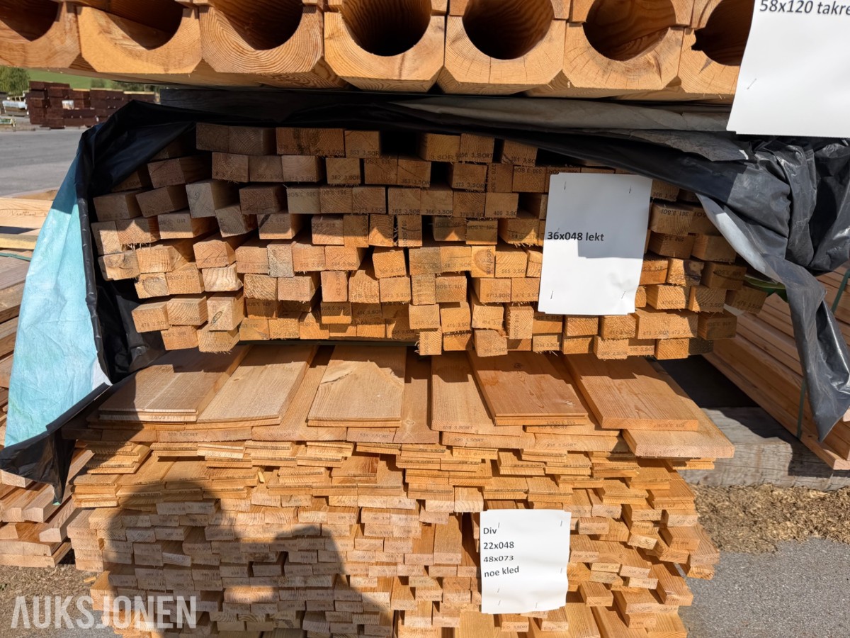 Furu. Pakke med utsorterte varianter materialer.