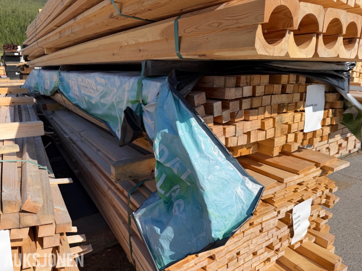 Furu. Pakke med utsorterte varianter materialer.