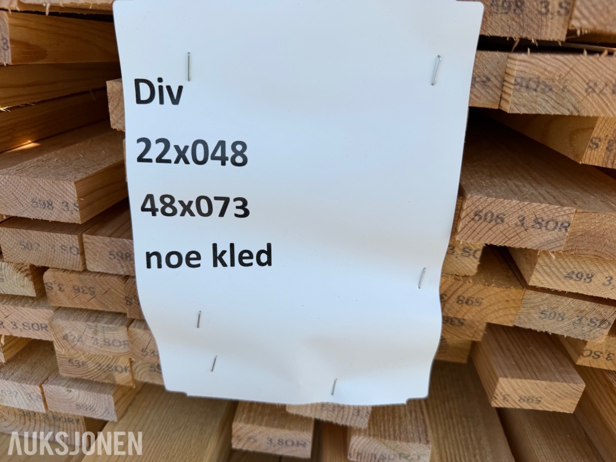 Furu. Pakke med utsorterte varianter materialer.