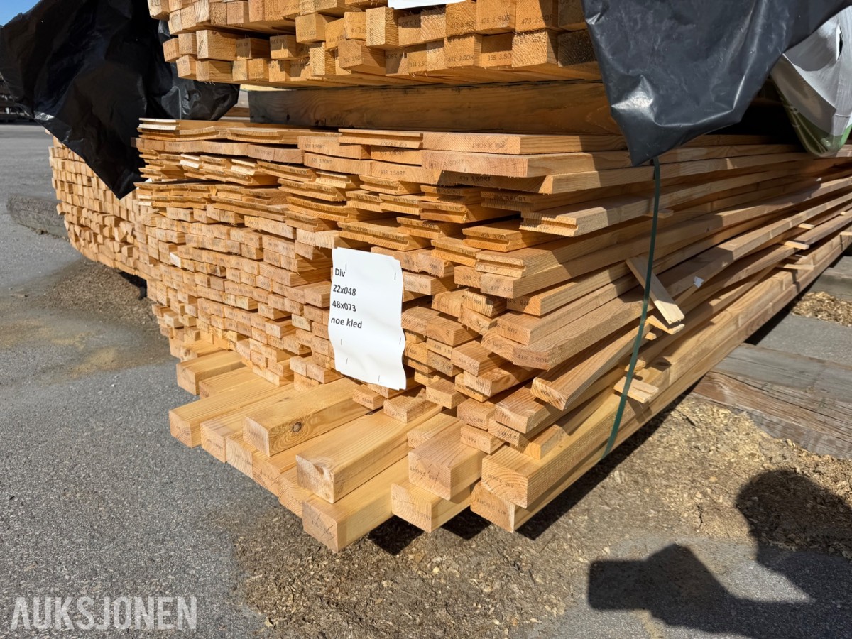 Furu. Pakke med utsorterte varianter materialer.
