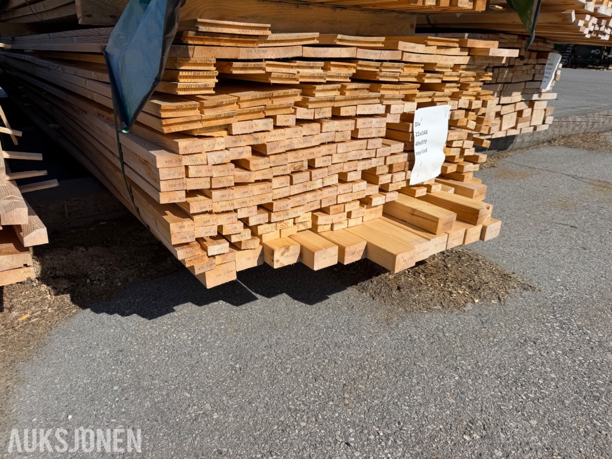 Furu. Pakke med utsorterte varianter materialer.