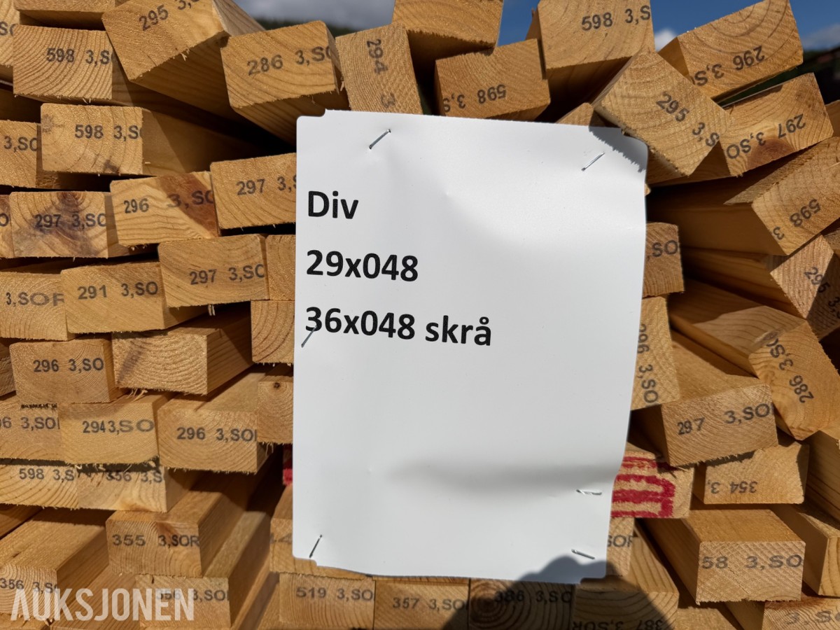 Furu. Pakke med utsorterte varianter materialer.