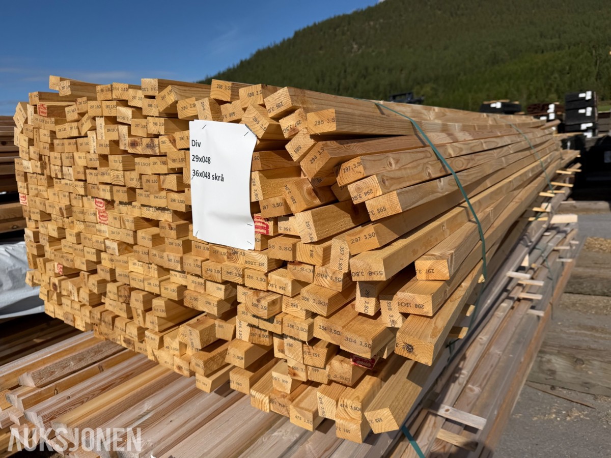 Furu. Pakke med utsorterte varianter materialer.