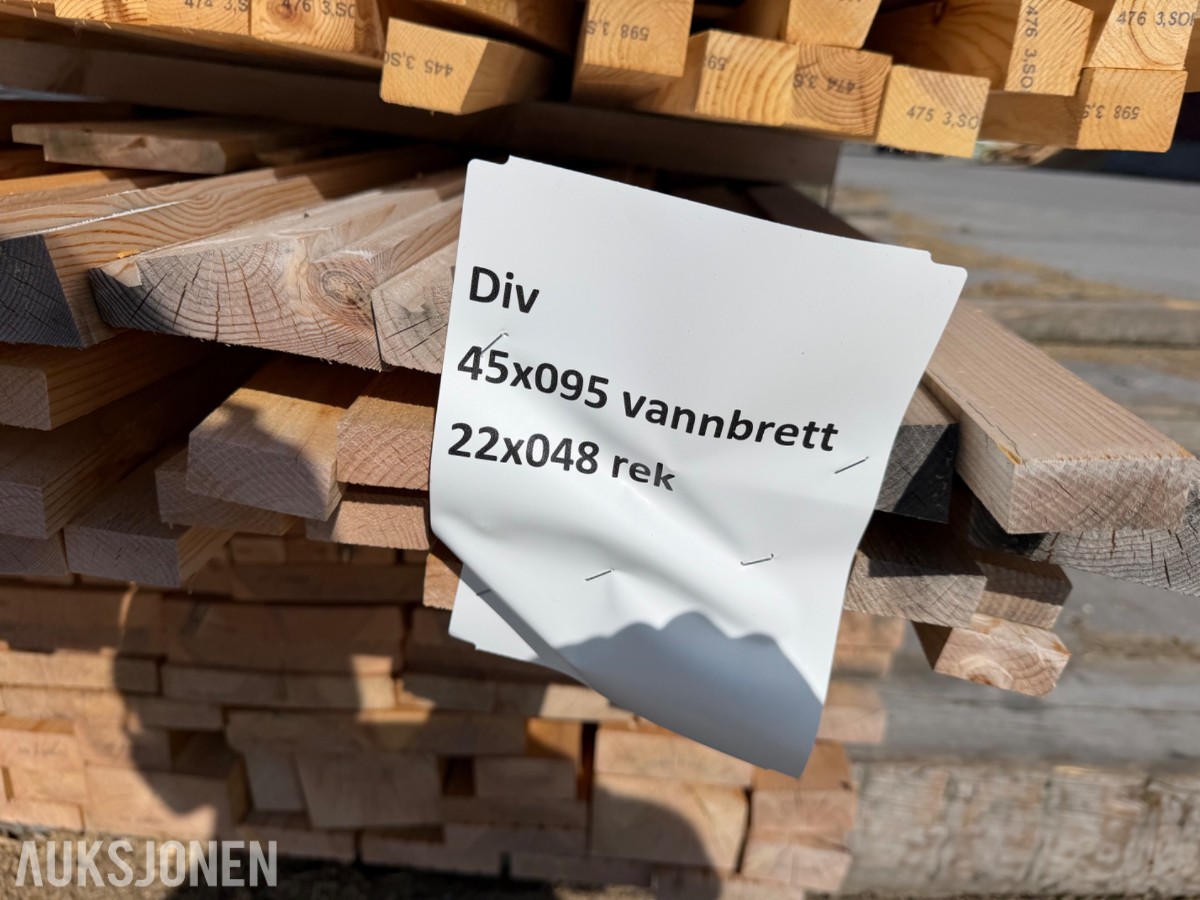 Furu. Pakke med utsorterte varianter materialer.