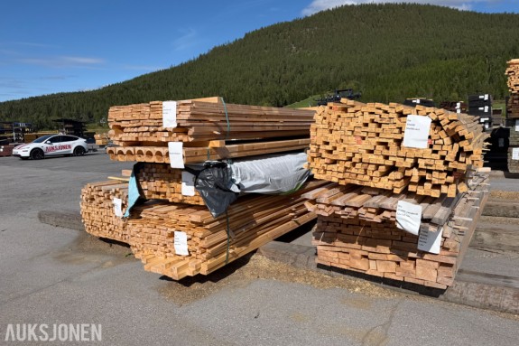 Furu. Pakke med utsorterte varianter materialer.
