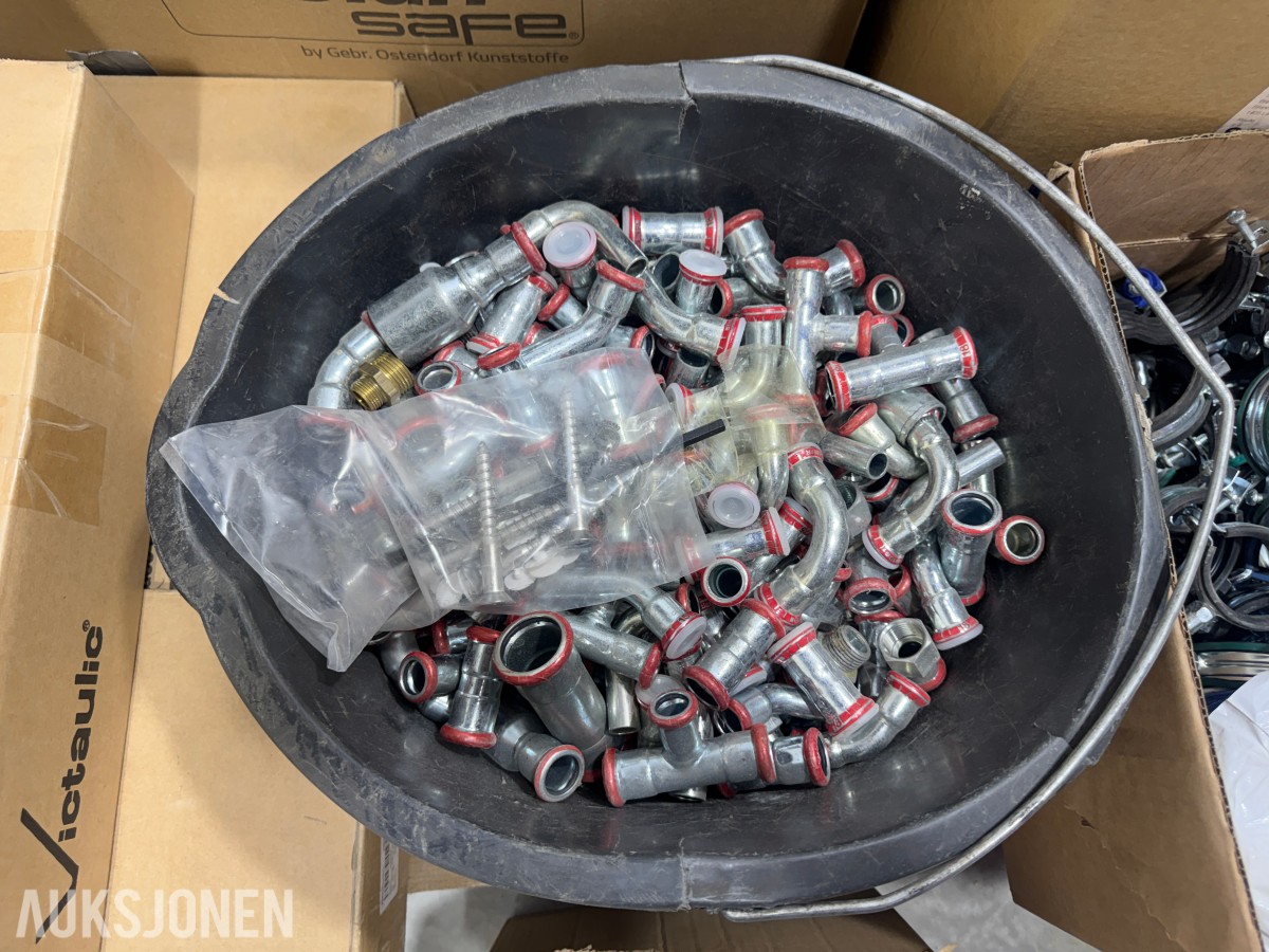 Stort parti rørdeler, pressfittings, sprinklerdeksler og festemateriell – Victaulic m.m.