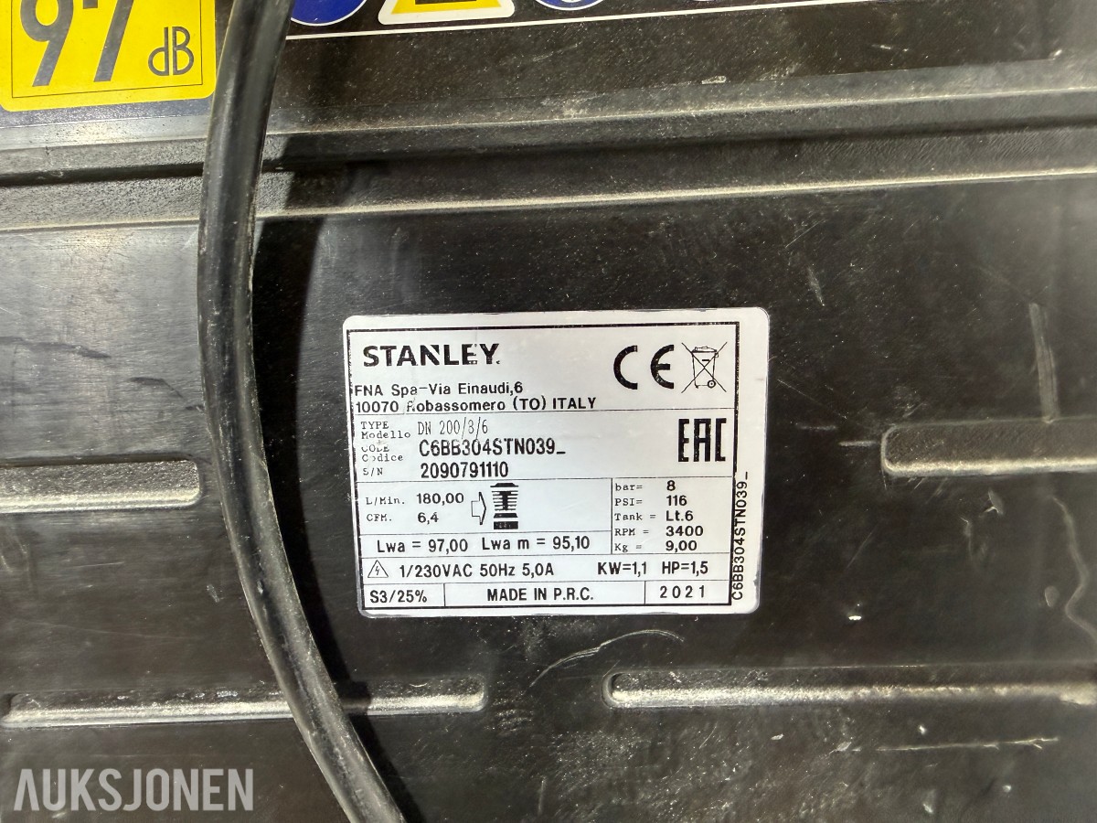 2 Stk våt-/tørrstøvsugere, Stanley kompressor og skjøtekabel