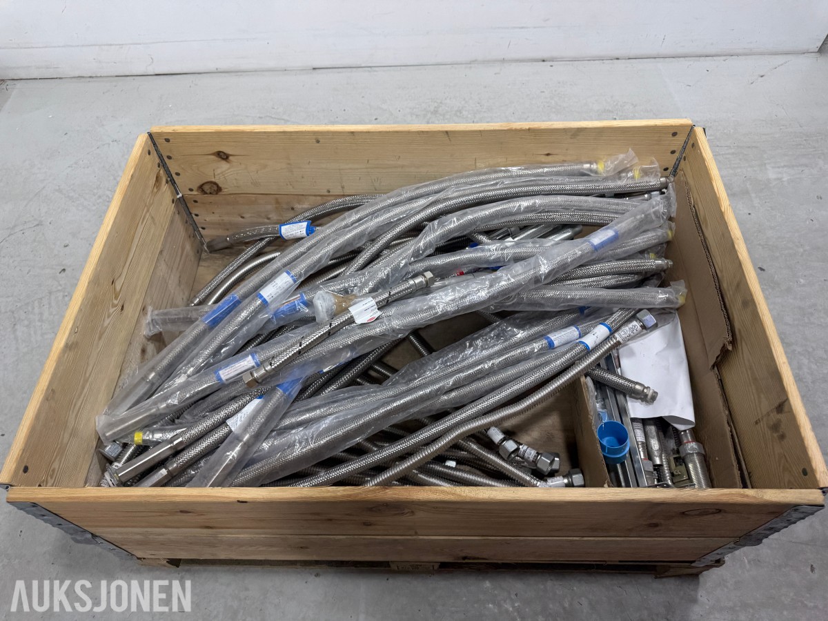 Fleksible metallslanger med koblinger og tilbehør