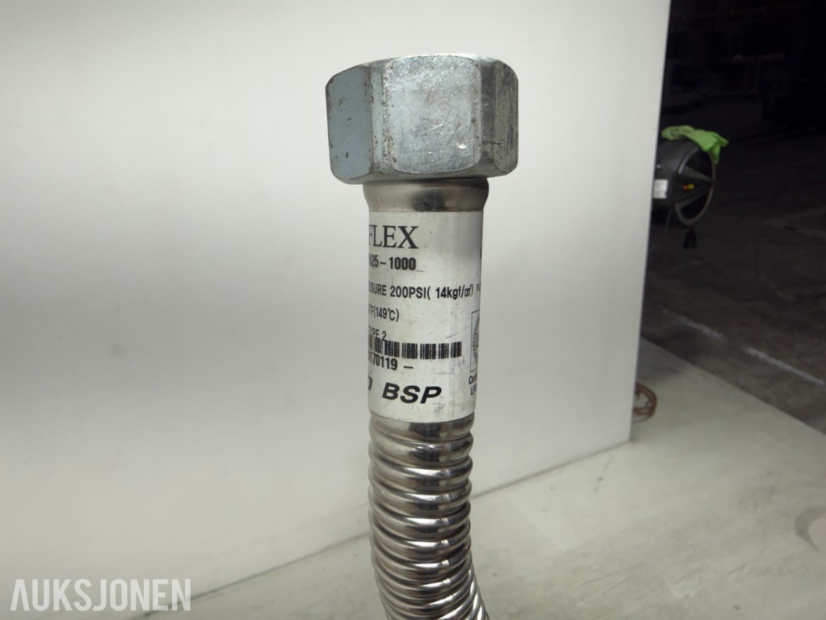 Fleksible metallslanger med koblinger og tilbehør
