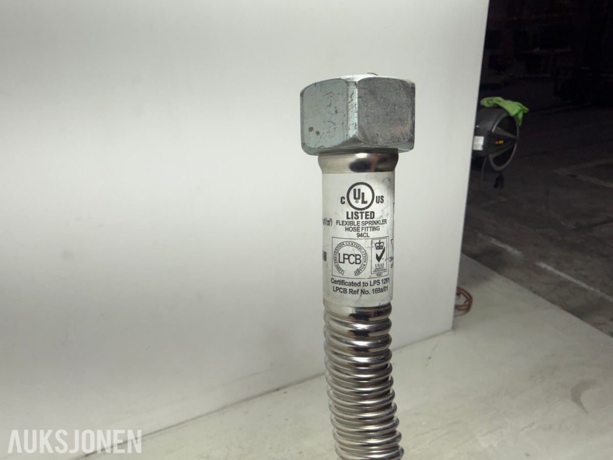 Fleksible metallslanger med koblinger og tilbehør