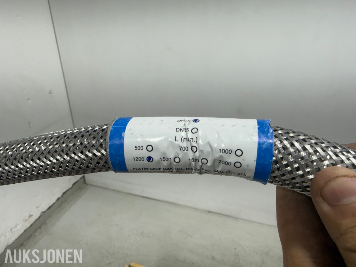 Fleksible metallslanger med koblinger og tilbehør